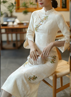江南范新中式白色刺绣改良旗袍年轻款国风显瘦老上海复古立领气质