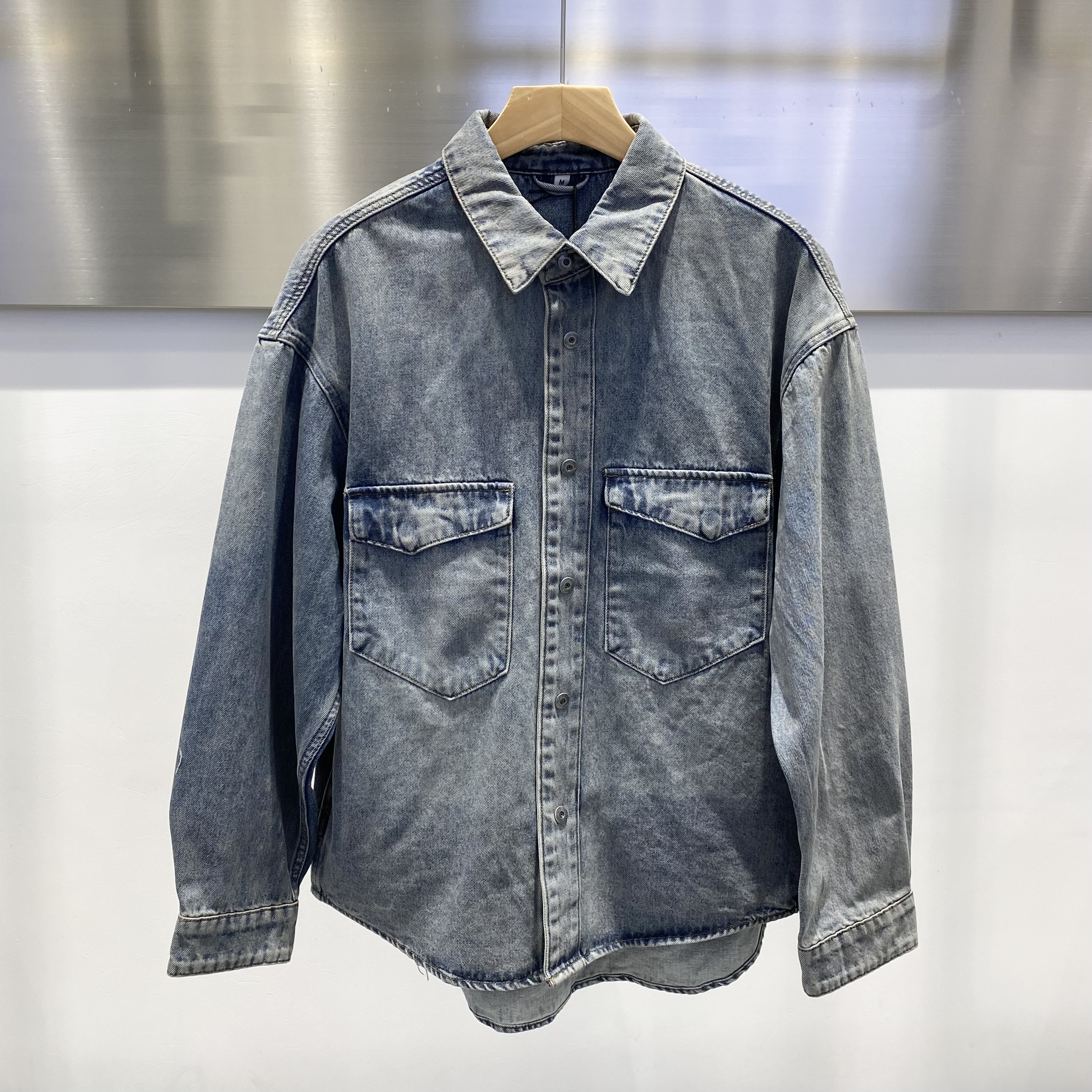2026新款春装洗水蓝牛仔衬衫男阔版外套时尚百搭
