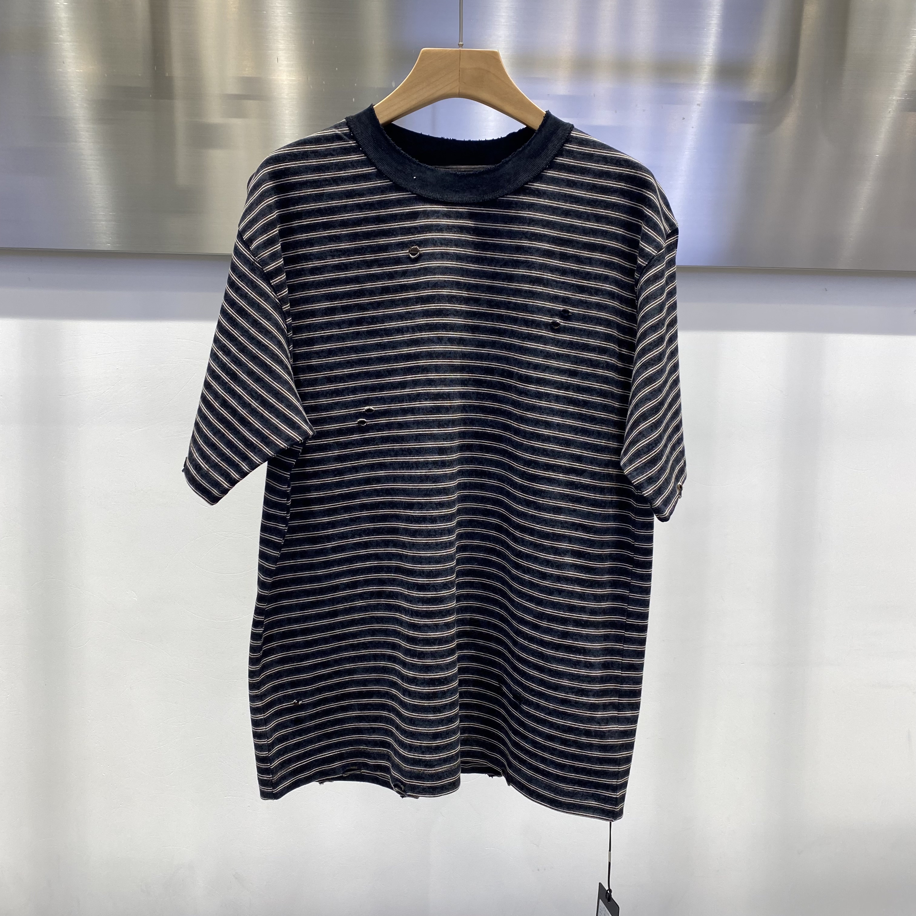 2026新款春装破洞做旧扎染条纹短袖T恤男圆领时尚百搭上衣