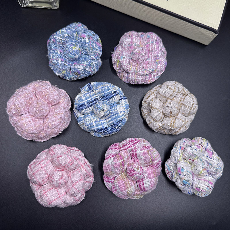 山茶花手工布艺花朵胸针马卡龙粉色大衣裙子别针发夹