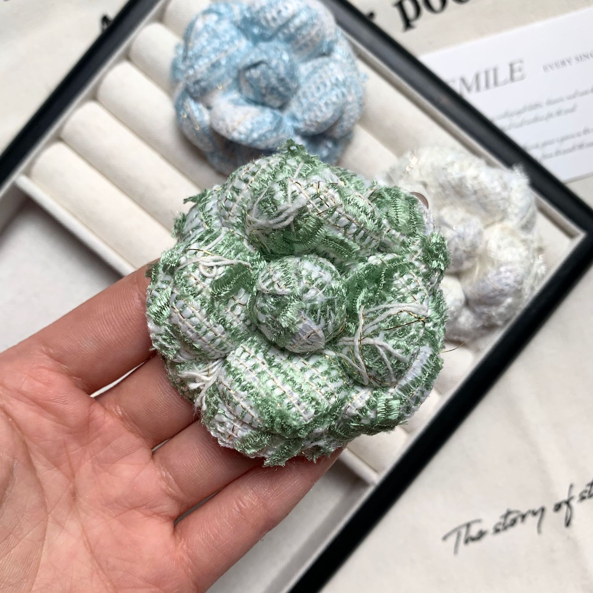 新款6.5cm粗花呢山茶花胸针发夹别针衣服配饰胸花