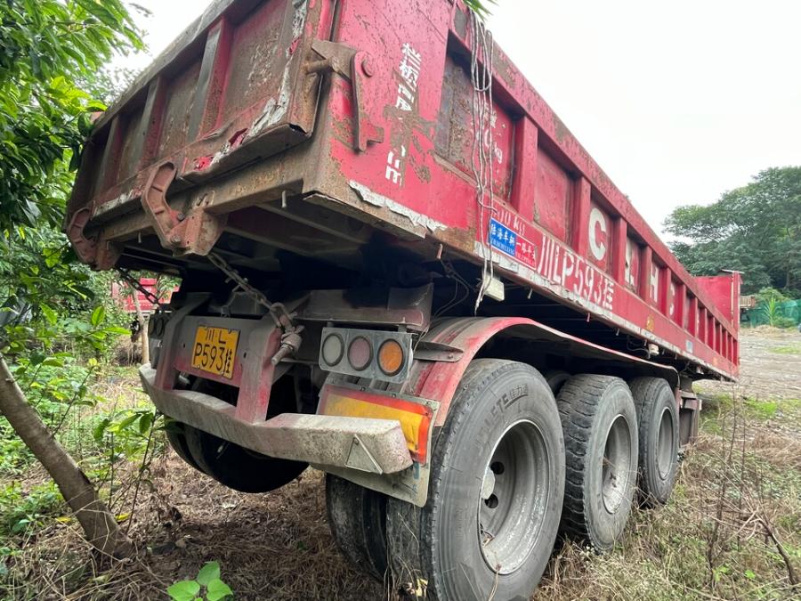 12月31日乐山龙御天翔牌川LP593挂重型自卸半挂车（不含车牌）网络拍卖公告