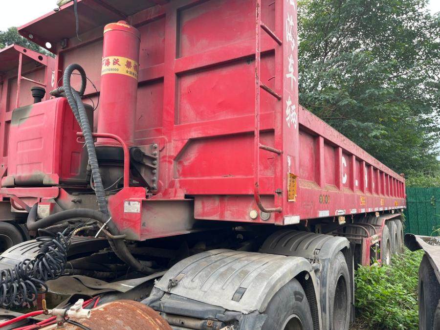 1月25日乐山龙御天翔牌川LX167挂重型自卸半挂车（不含车牌）网络拍卖公告