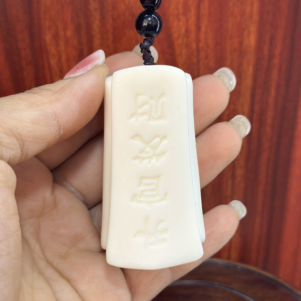 象牙果雕刻创意升官发财摆件