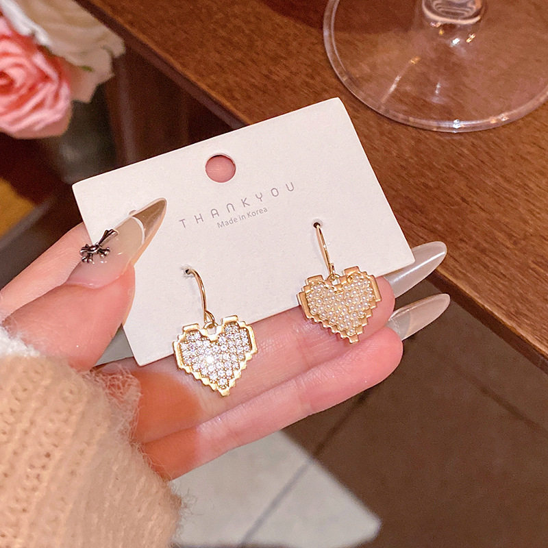 韩系甜美气质爆闪镶钻爱心耳环女轻奢小众简约百搭气质耳勾耳钉