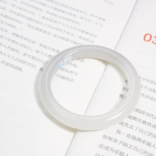 上新和田玉青海细腻油润冰底起胶感白玉带烟青56mm女士圆条手镯K