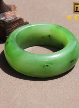 俄罗斯高油润细腻菠菜绿碧玉戒指