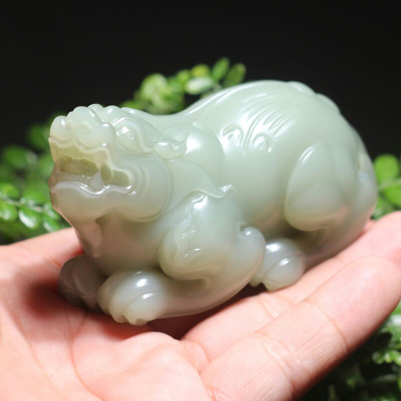 方言推荐精品玉雕大师新作新疆沙枣青细腻油润蓝调纳财貔貅把件h