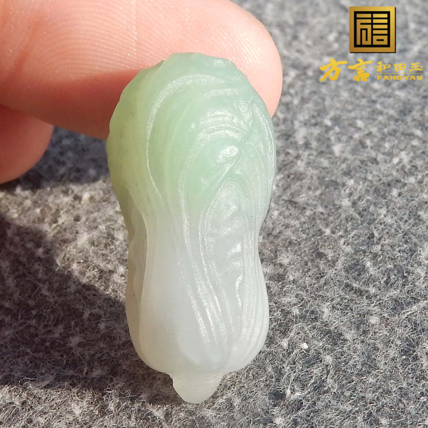 方言和田玉特色精品青海老坑料烟紫带翠色高冰温润双色百财吊坠s2