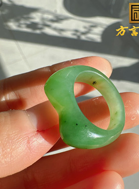 美美哒方言和田玉俄罗斯乌兰海老坑苹果绿碧玉18mm精品猫儿戒指O