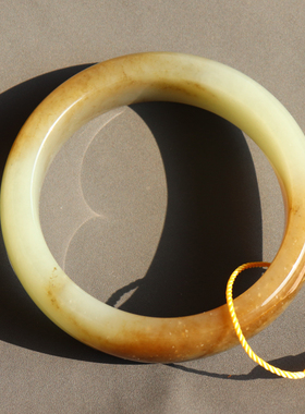 亮眼方言品牌和田玉精品新疆且末老坑料红糖白玉卡60mm正装手镯A8