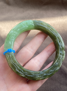 俄罗斯细腻油润果绿碧玉57mm手镯