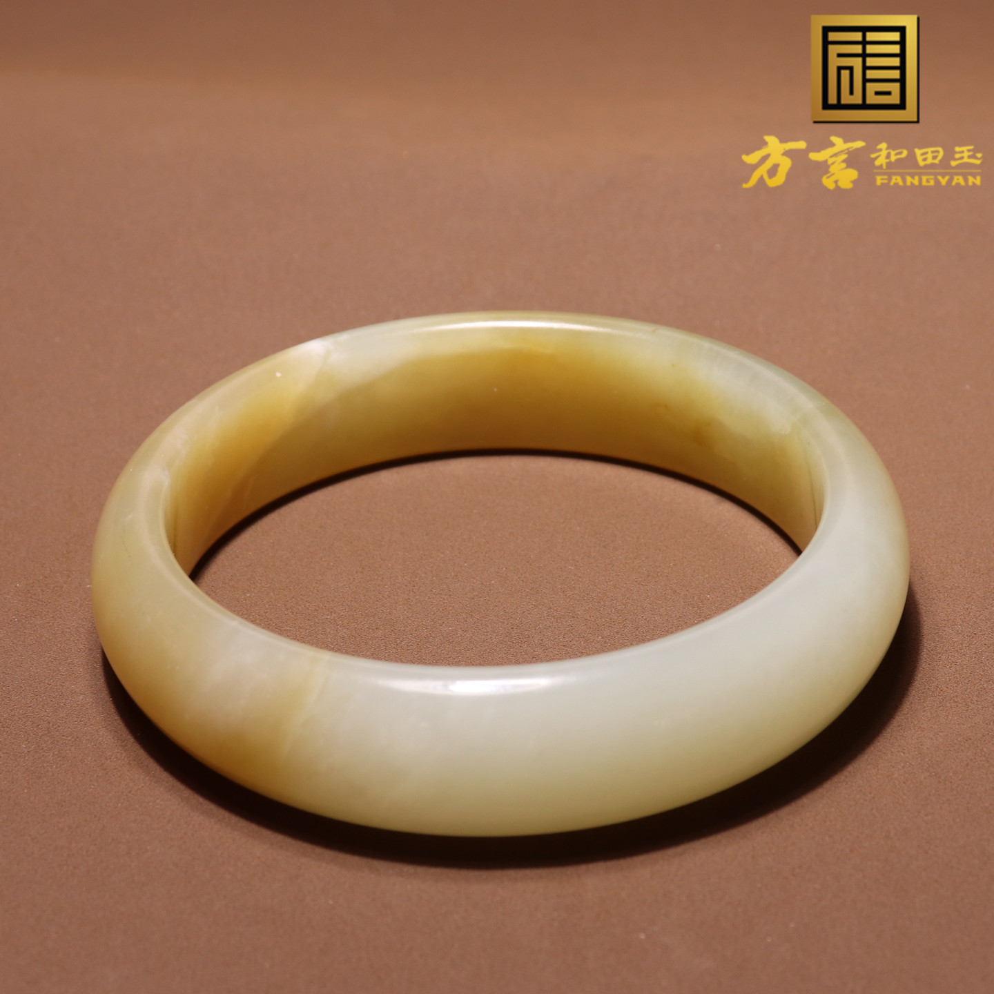亮眼方言和田玉推荐新疆且末糖白玉油润细腻蜜糖色57mm精美手镯A8