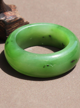 俄罗斯高油润细腻菠菜绿碧玉戒指