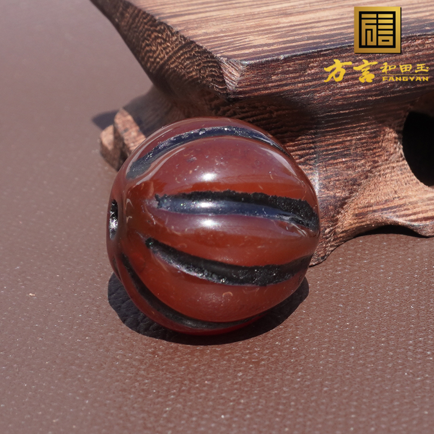 藏传复古包浆瓜纹珠红天珠玛瑙