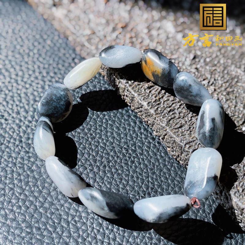 惊呆了方言品牌和田玉精品级新疆青花籽料留皮孔原石手串手链w1