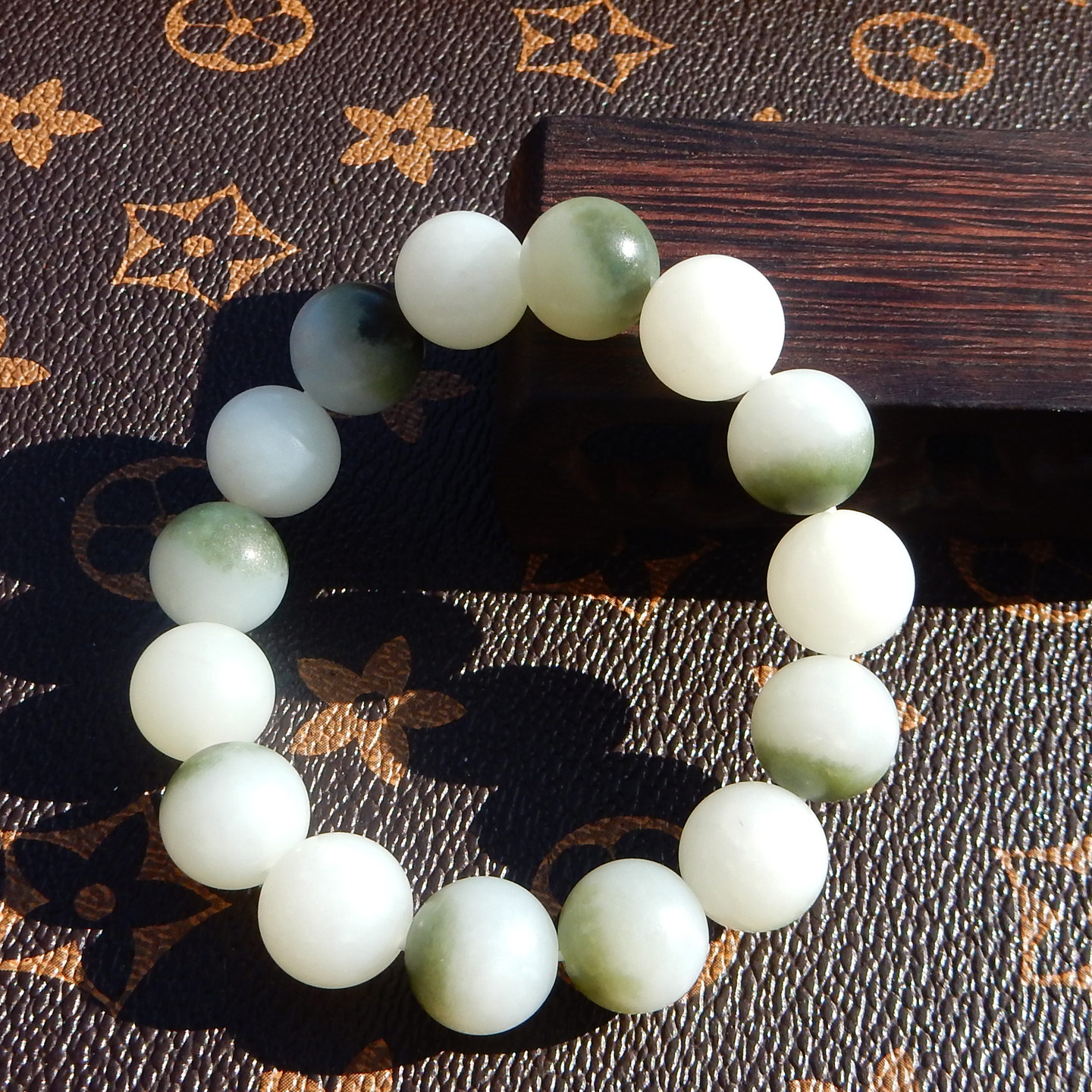 俄罗斯细润白玉翠青13MM单圈手串