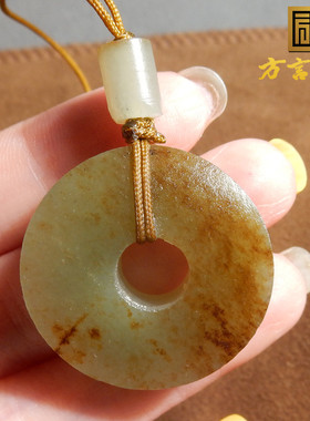 美美哒方言品牌和田玉收藏级红沁皮白玉底留皮孔平安扣吊坠挂件A2