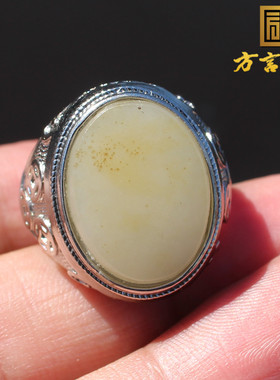 新疆洒金皮白玉银镶钳戒指扳指