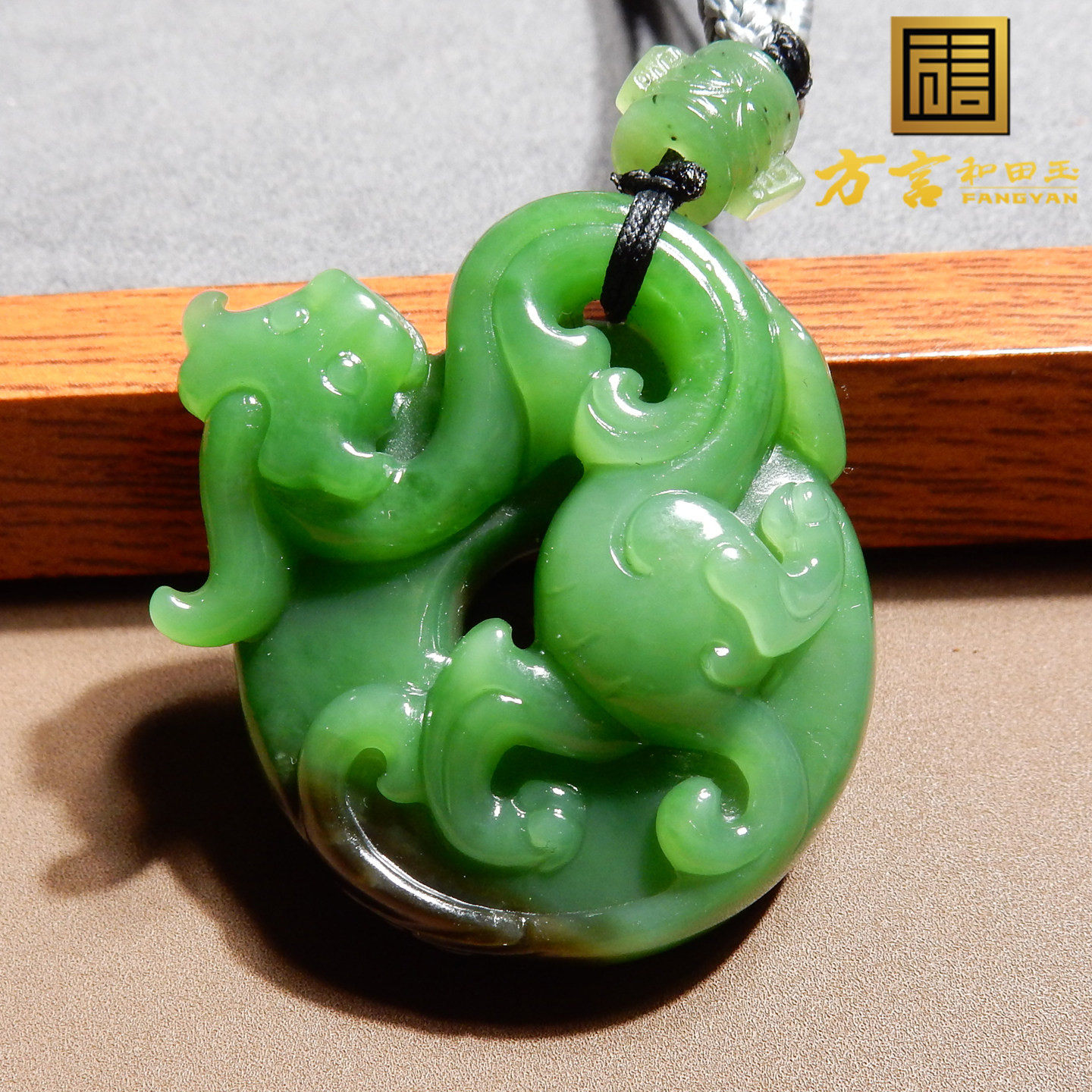方言和田玉珍藏俄罗斯老坑料细腻细腻黄沁皮菠菜绿碧玉螭龙吊坠h2