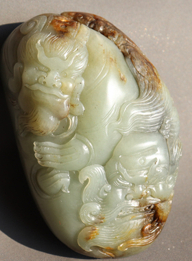 方言和田玉新疆老熟沙枣青底枣红皮独颗籽料桃园三结义把件摆件A8