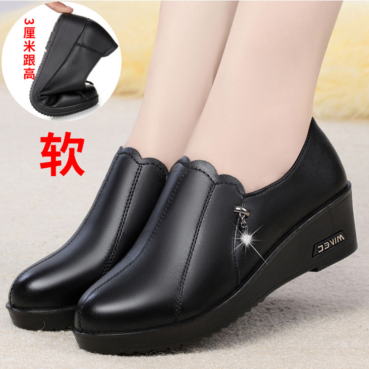 妈妈鞋软底女舒适深口单鞋中年女鞋粗跟坡跟防滑大码中老年女皮鞋
