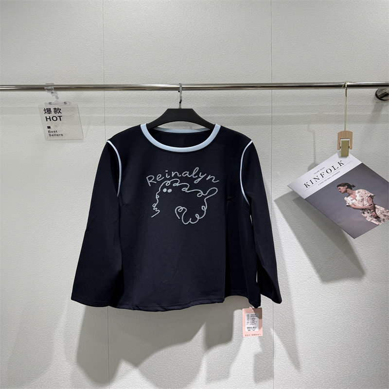 5086芮娜依莲2026秋冬新款大码女装显瘦上衣时尚小衫百搭休闲卫衣
