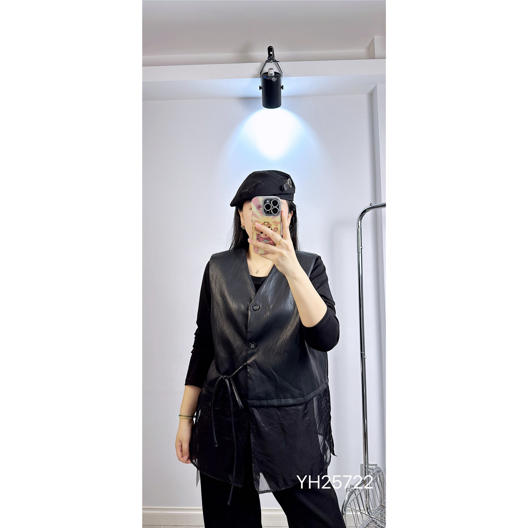 25722香港芸卉2025秋新款大码女装显瘦上衣+皮尤马甲两件套装遮肉