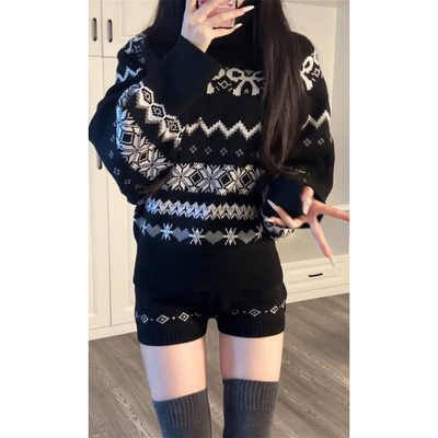 秋冬季穿搭一整套赫本风黑色高领提花费尔岛毛衣搭配针织拼接短裤