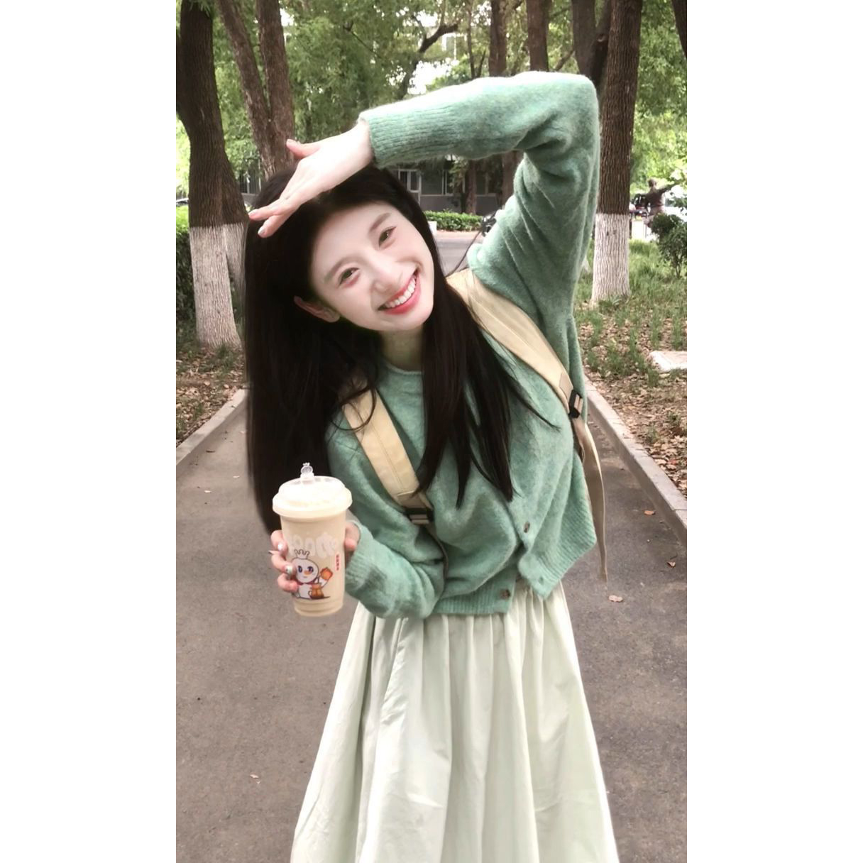 修身针织开衫毛衣女米白色花苞裙