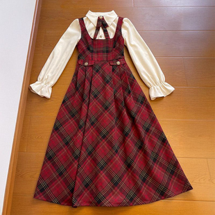 2026春秋季新年红色氛围感格纹背带连衣裙女杏色打底衬衫两件套装