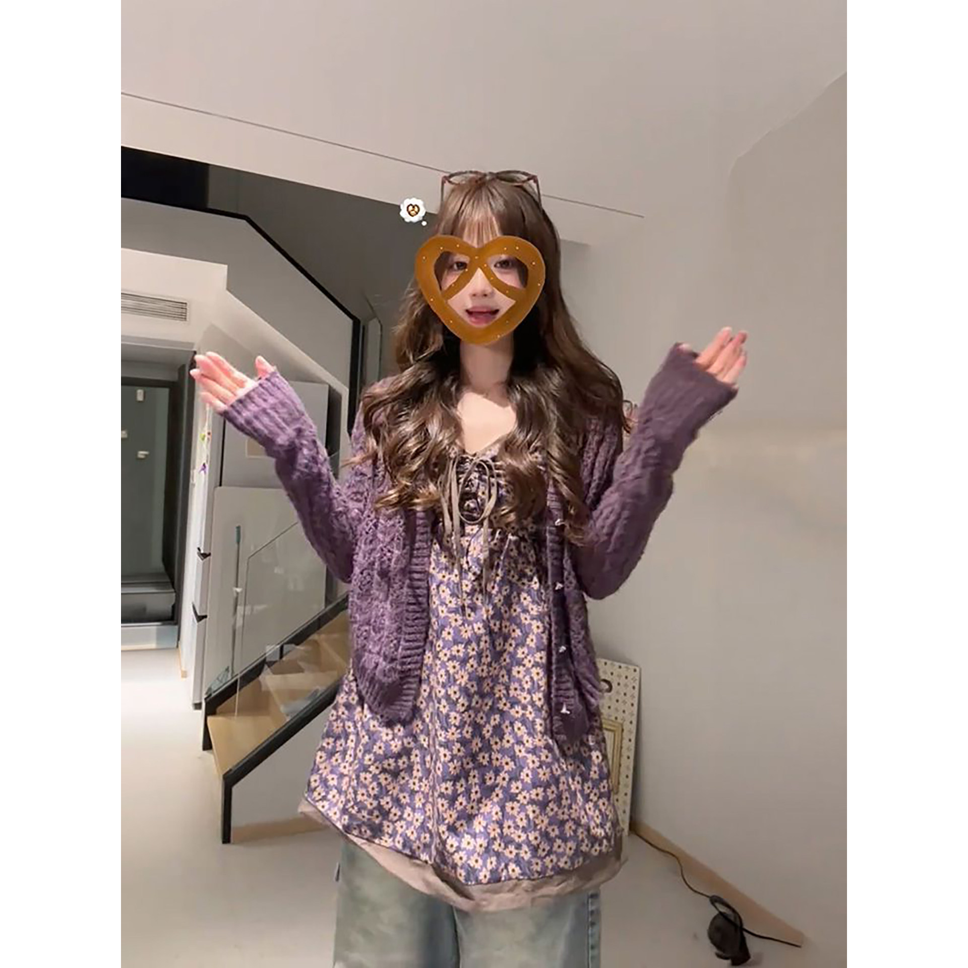 春季新款森系复古碎花v领吊带上衣女紫色麻花短款针织开衫两件套