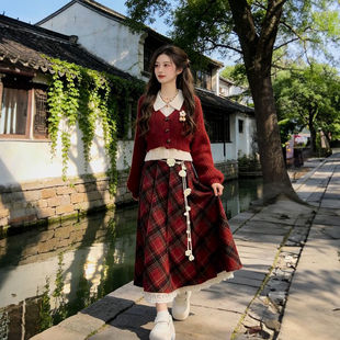 2026新年衣服复古小个子假两件毛衣女搭配高腰红色格子半身裙套装