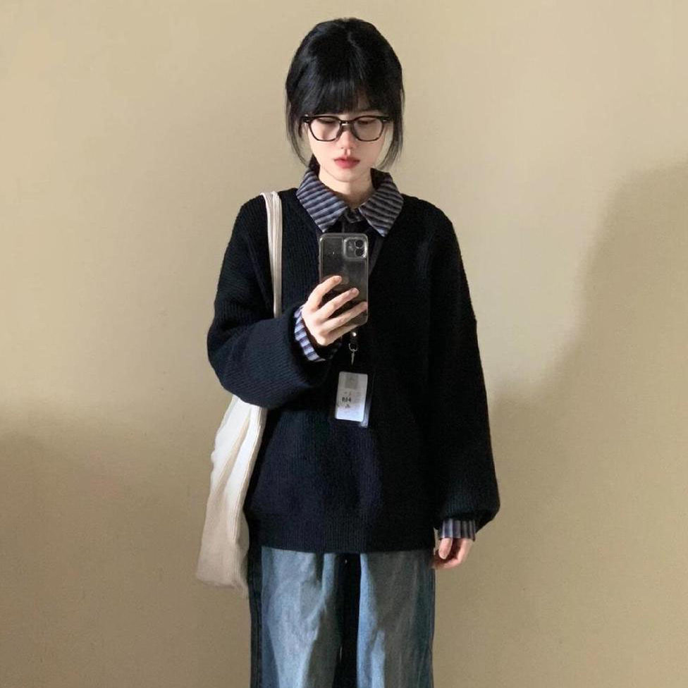 V领针织衫毛衣+条纹衬衫