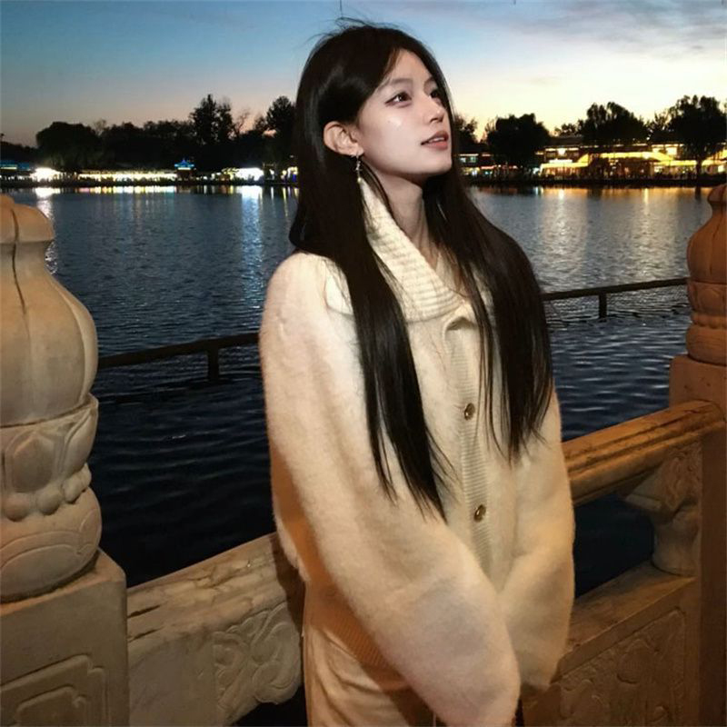 韩系复古温柔风毛毛翻领保暖开衫外套女冬季新款时尚软糯针织上衣