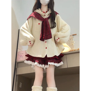 多巴胺日系甜美风圣诞红色花边短裤+百搭杏色披肩连帽外套两件套