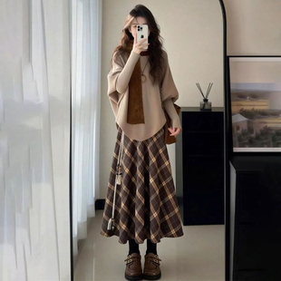 小众高级感复古穿搭一整套新年战袍格子半身裙+针织毛衣+保暖围巾