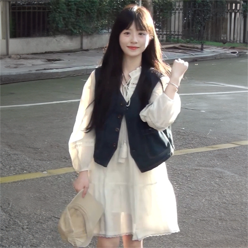马甲背心+白色娃娃连衣裙学生女