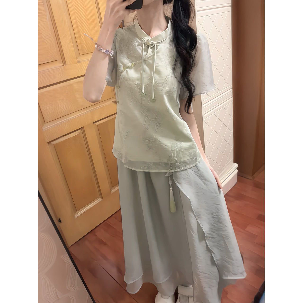 刺绣盘扣上衣+高腰半身裙
