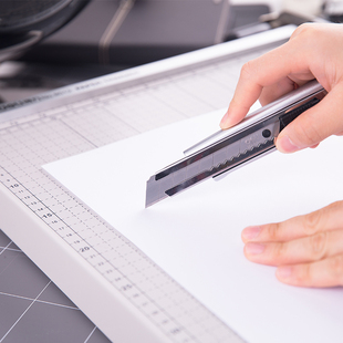 得力2090美工刀铝合金美工刀裁纸刀金属壁纸刀自锁型小刀电工刀工具刀壁纸刀18mm大号美工刀电工具刀