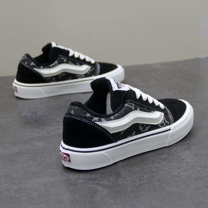 2025新款时尚百搭休闲板鞋