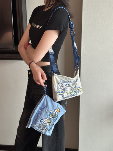 刺绣简约轻便散步斜挎包