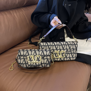 东家腋下女包2023年秋季 腋下单肩斜挎链条包 新款 潮高级感轻奢时尚