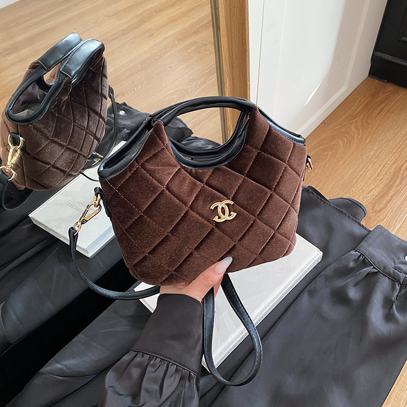 小香风菱格金丝绒菜篮包女新款