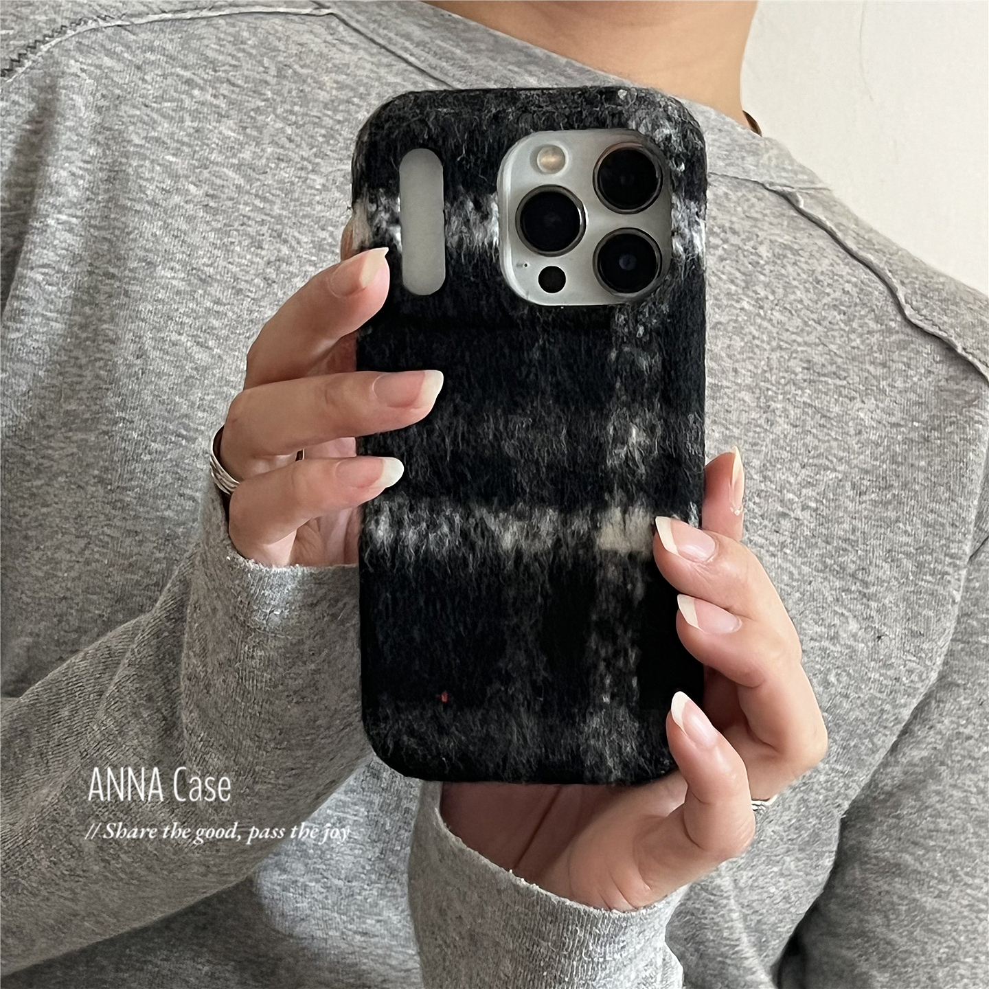 秋冬黑色格纹绒布标签17手机壳