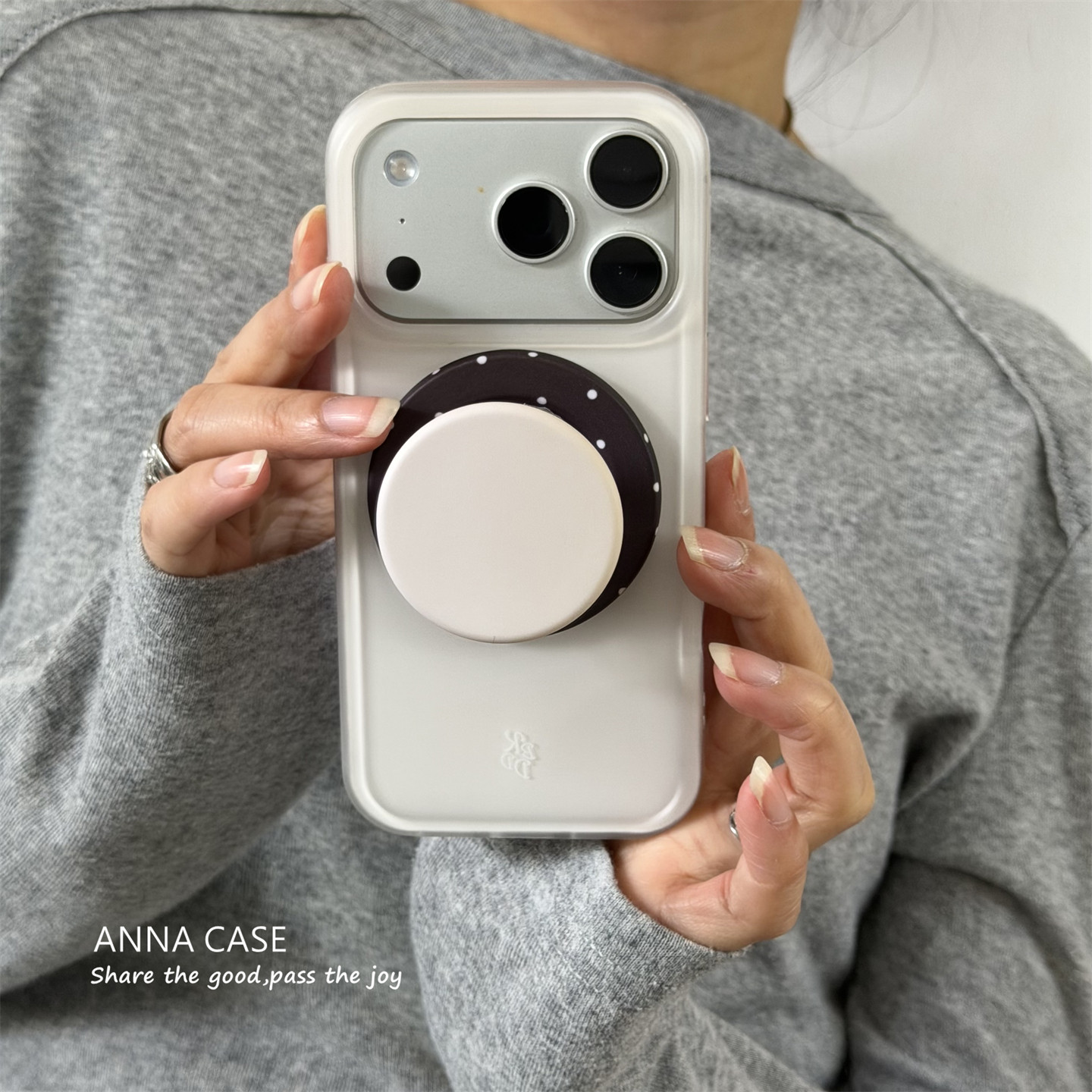 ANNACASE简约ins温柔奶白波点磁吸支架适用苹果17promax手机壳iphone14雾面17pro新款15软16promax防摔保护套