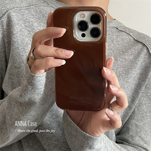 ANNACASE高级感秋冬茶棕色磁吸手机壳适用iphone17promax苹果14光面17pro新款 15pro软壳16Promax防摔保护套13
