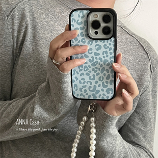 ANNACASE韩系ins少女奶蓝色豹纹珍珠挂链适用苹果17promax手机壳iphone15小众16pro新款16全包软14防摔保护套