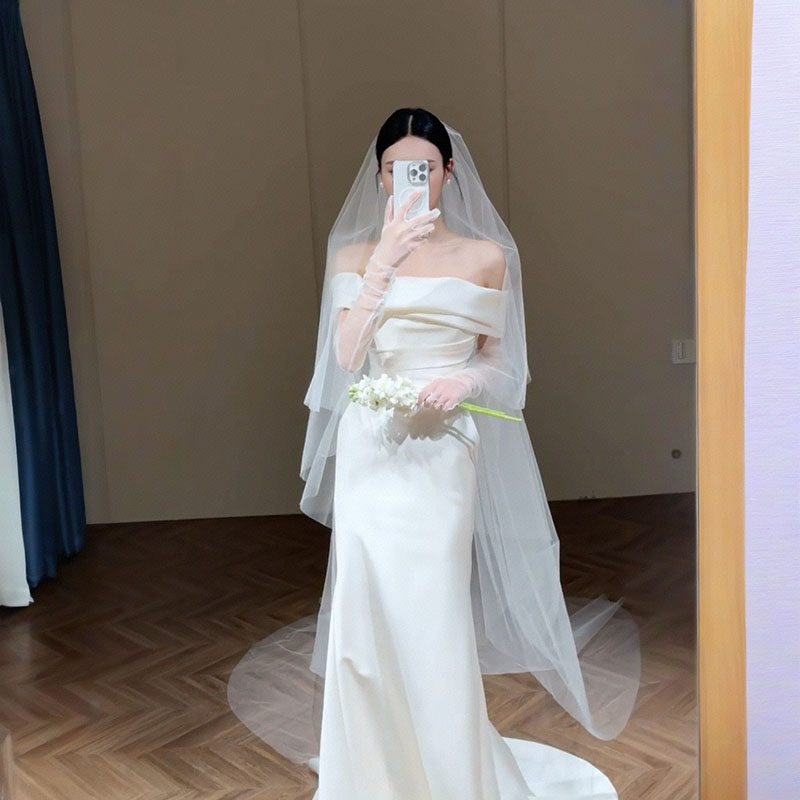 法式轻婚纱一字肩缎面高级质感简约气质显瘦新娘出门纱旅拍拖尾