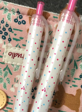 日本UNI三菱中性笔umn138限定波点款按动式学生用水笔盒装uni-ball figno黑笔笔芯0.38mm子弹头签字笔文具